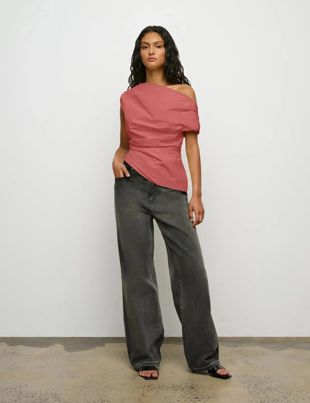 Asymmetric red top
Clothlifestyle boutique