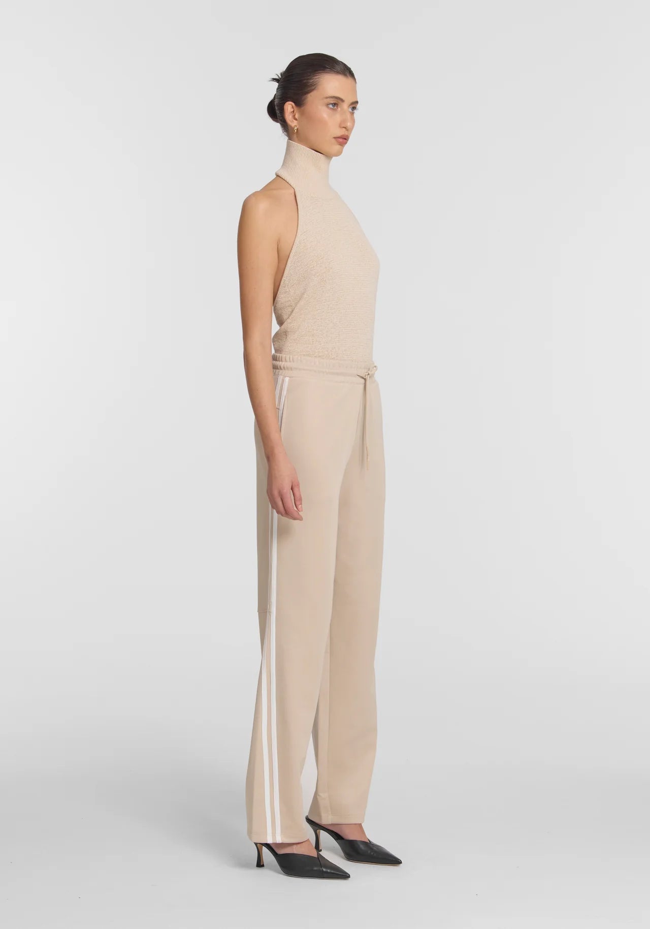 Kinetic Pant in Almond Viktoria + Woods