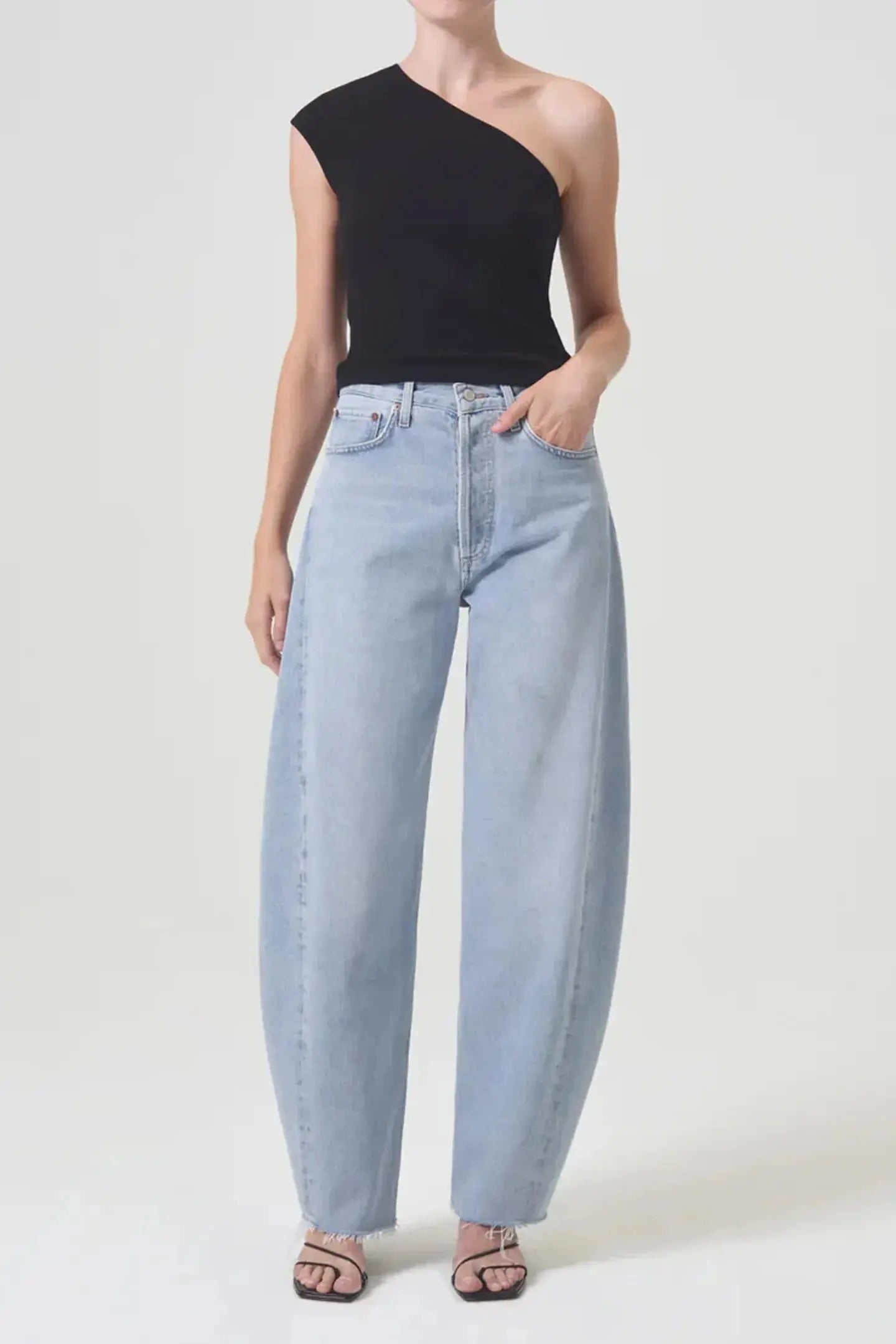 Agolde Barrel leg jean in light blue denim at Clothlifestyle Boutique