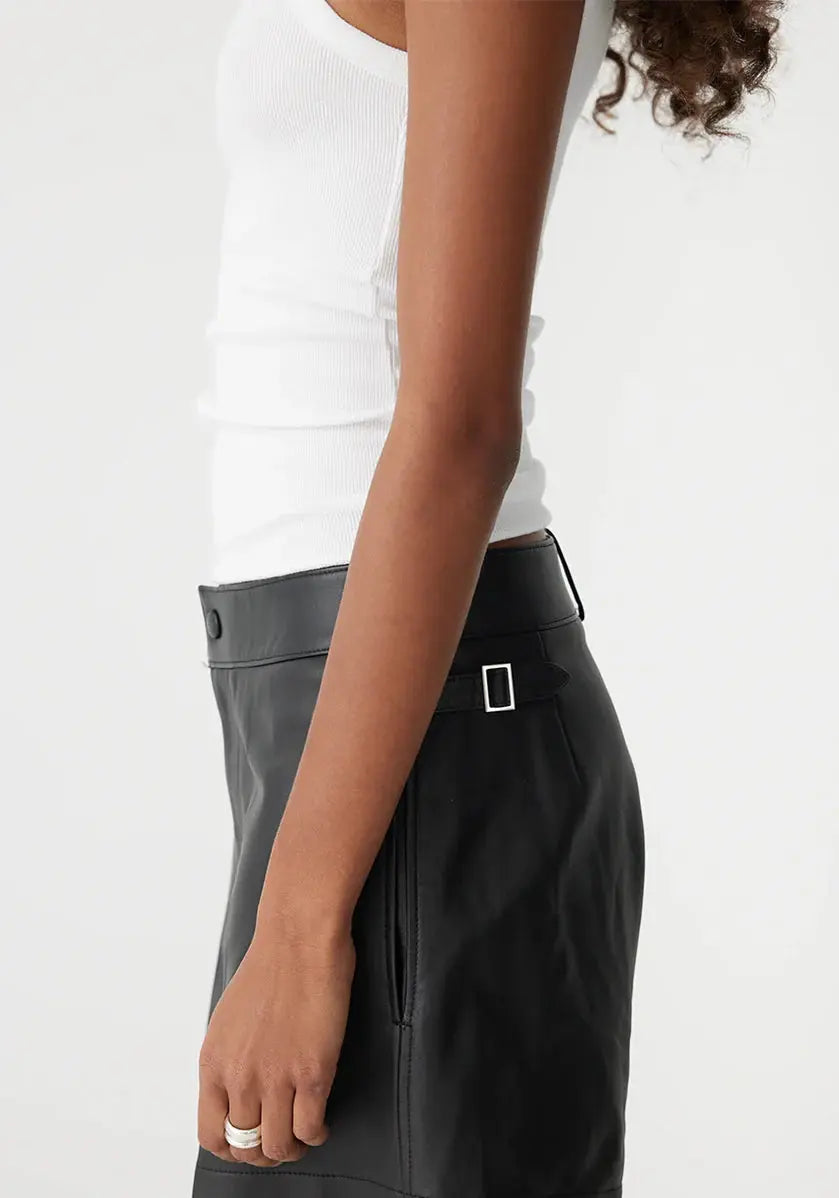 Low scooped rib tank Bassike