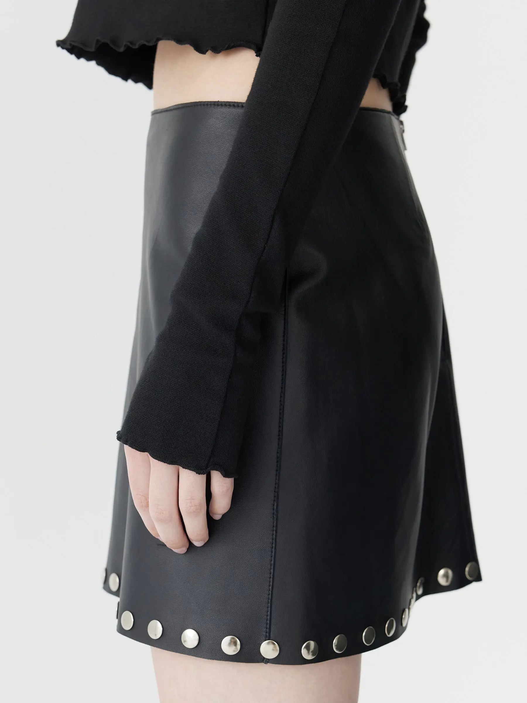 Slim Rib Raglan Long Sleeve T-shirt in Black Bassike