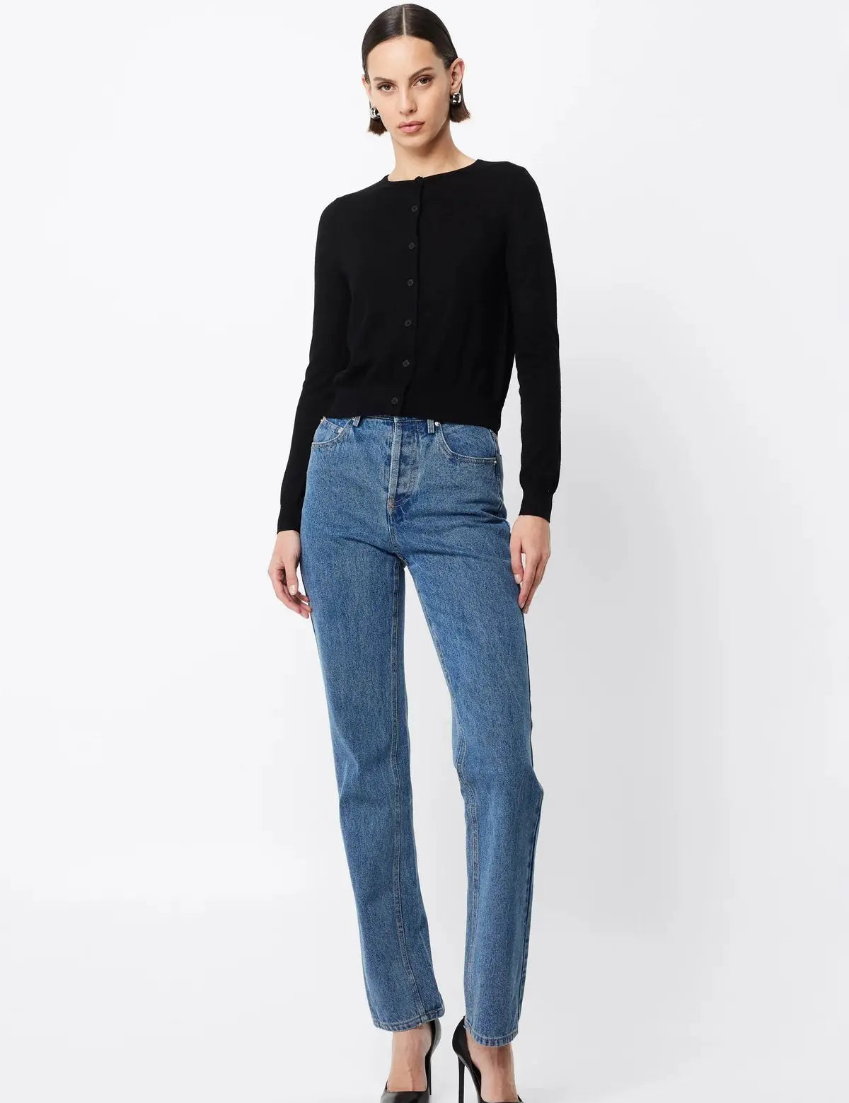 Black cropped merino wool
Cardigan clothlifestyle boutique