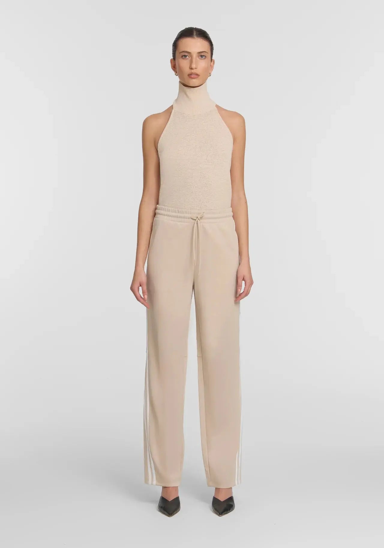 Kinetic Pant in Almond Viktoria + Woods