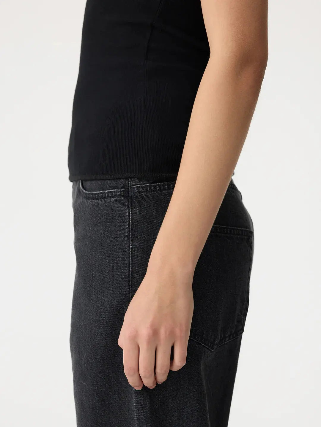 Low scooped rib tank Bassike