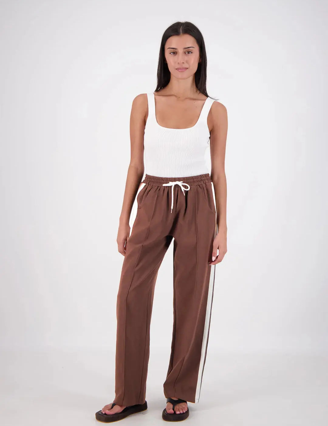 Cassis Pant in Mocha Jasmine Alexa