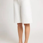 Velo Short in White Blanca