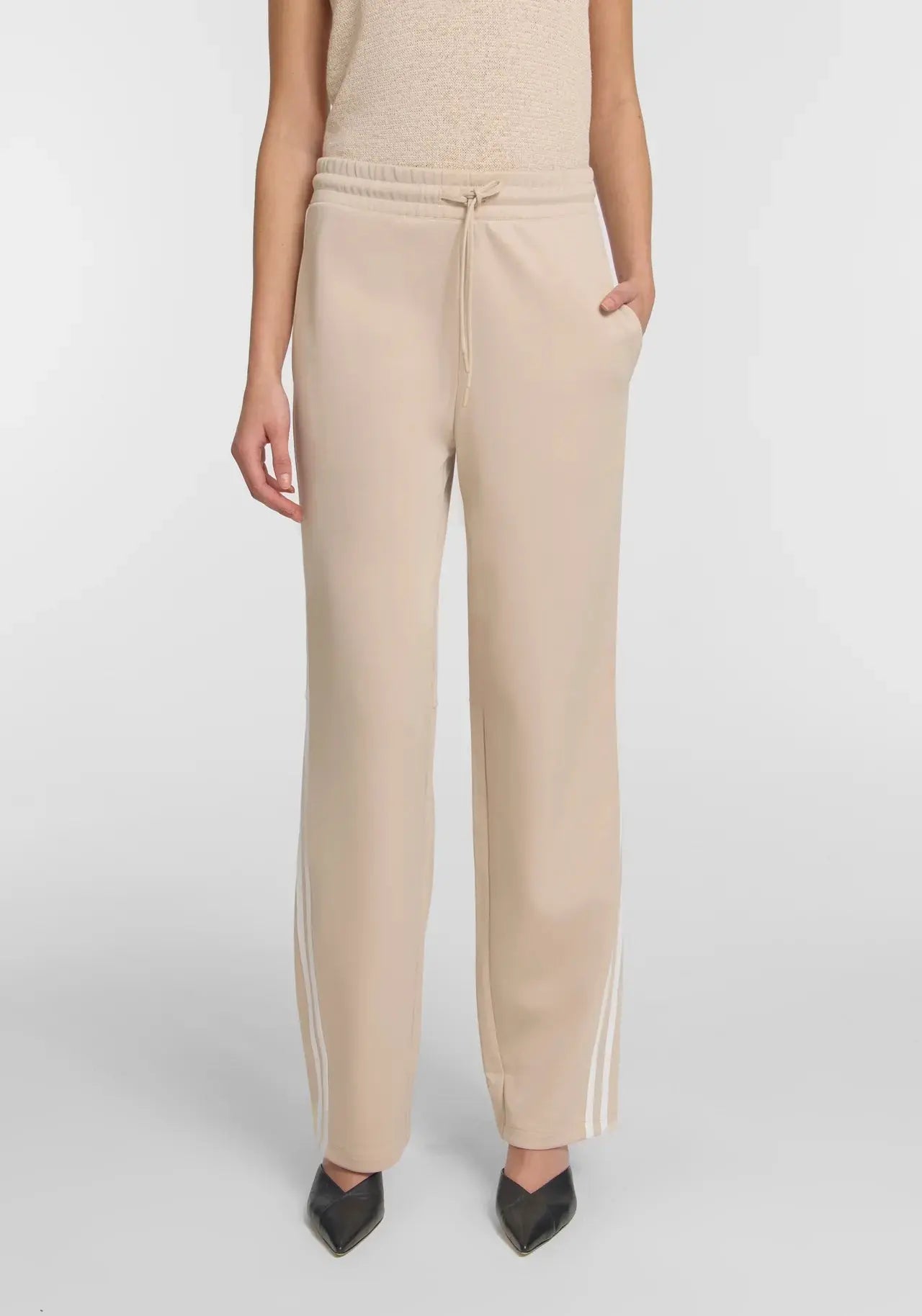 Kinetic Pant in Almond Viktoria + Woods