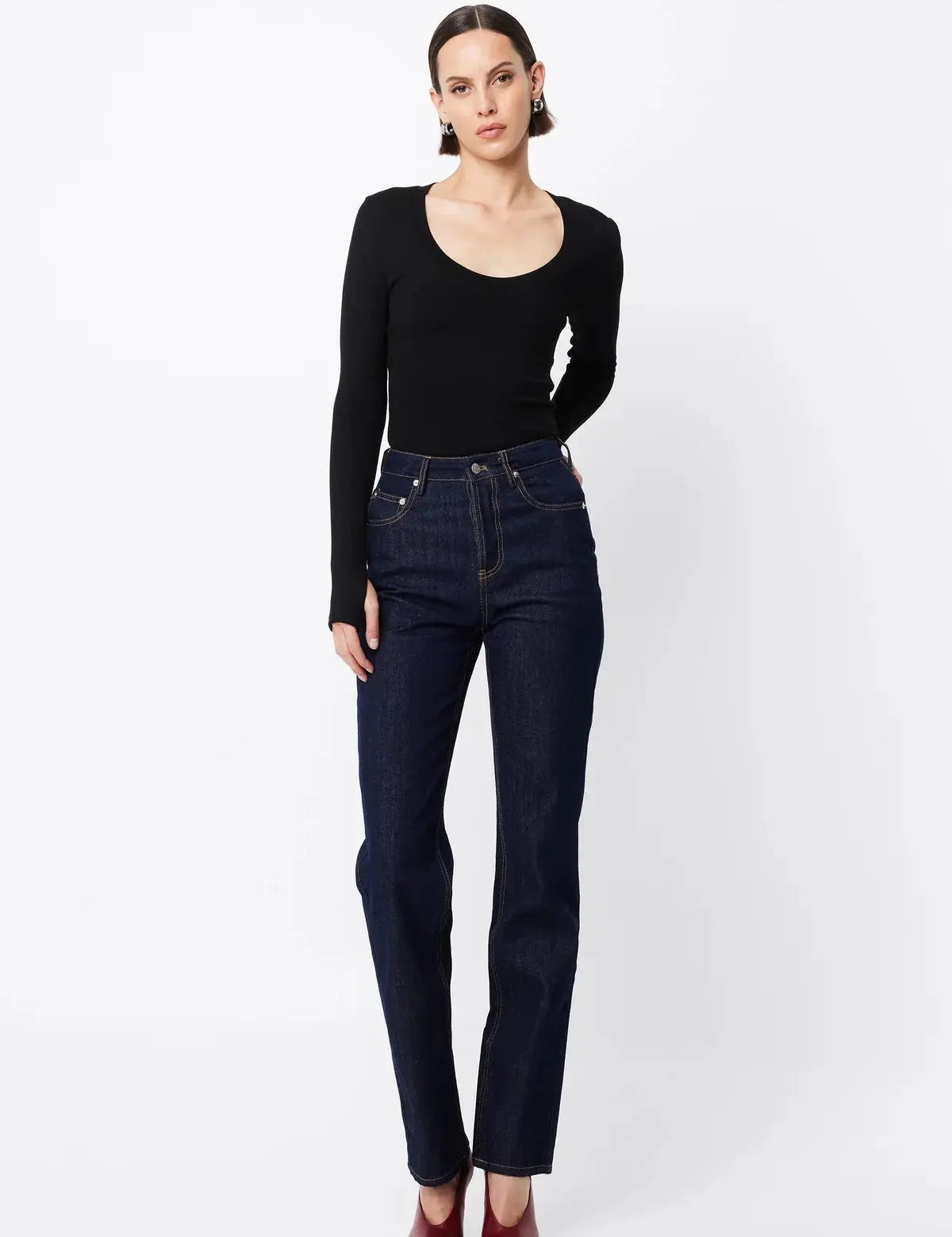 Lincoln Scooped Neck Top in Black Mossman