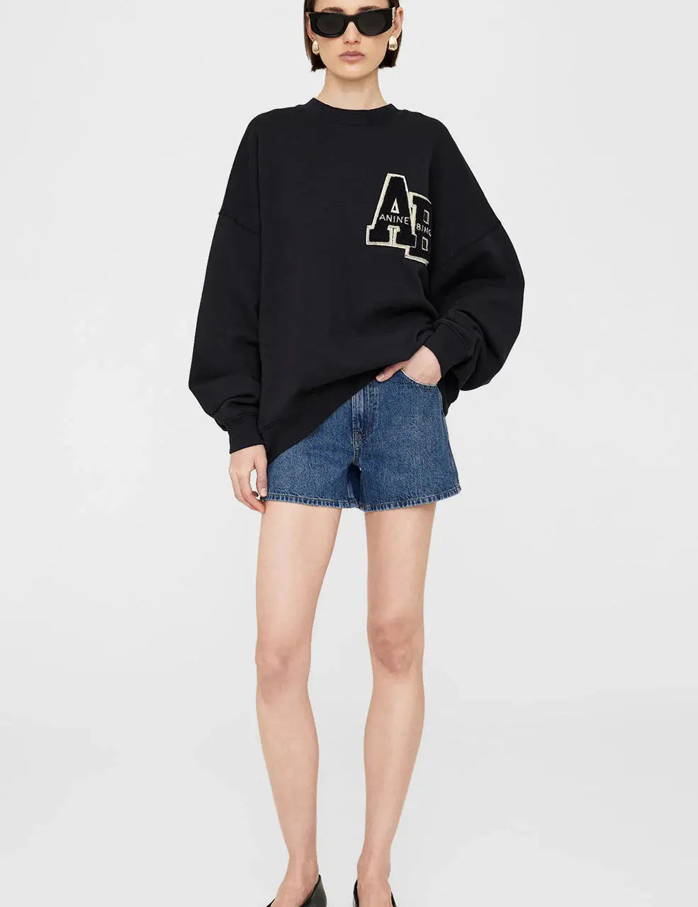 Crew neck
Anine bing letterman
Sweat
Black
At clothlifestyle boutique