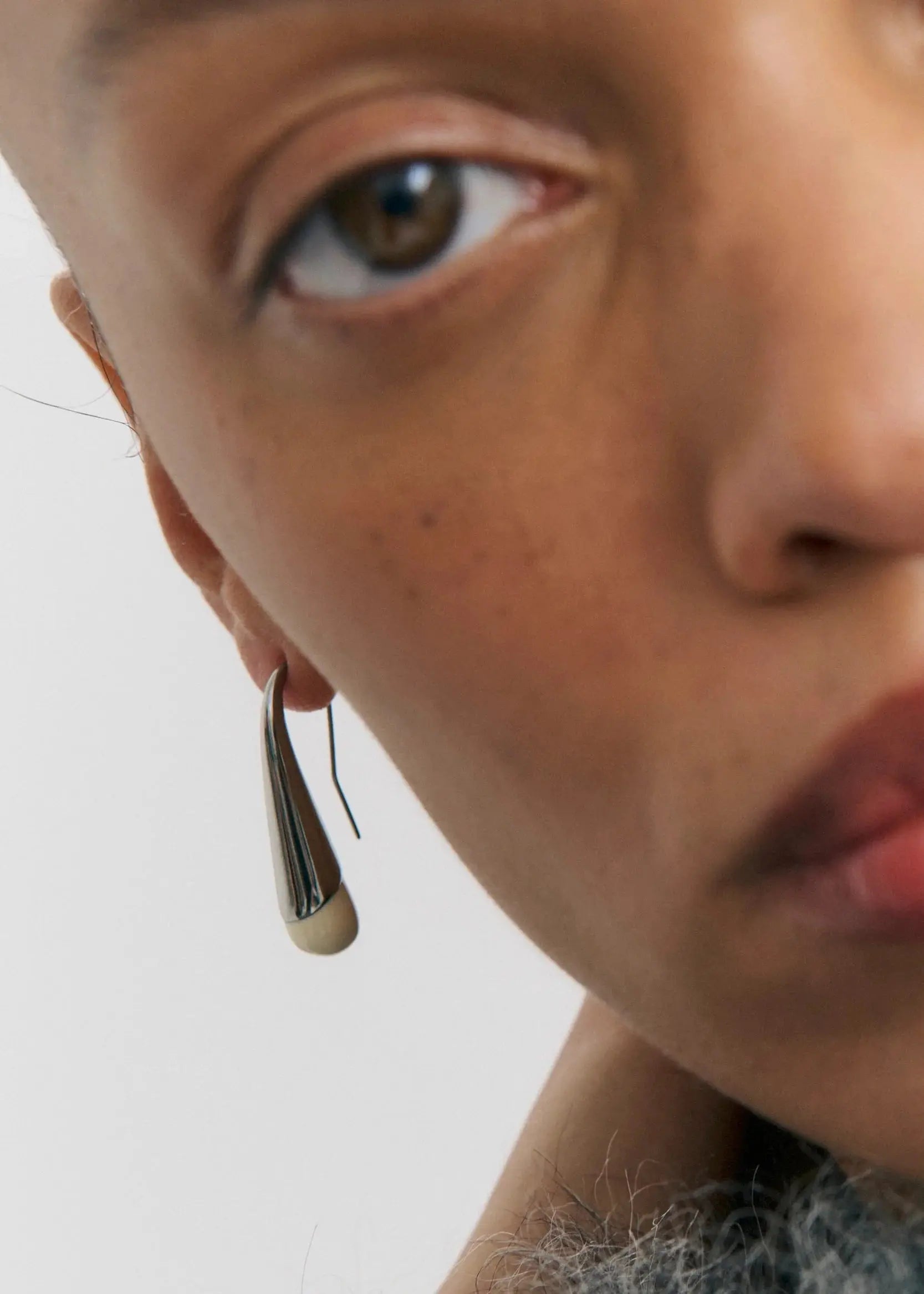 Freja Earring in Gunmetal Anna Rossi