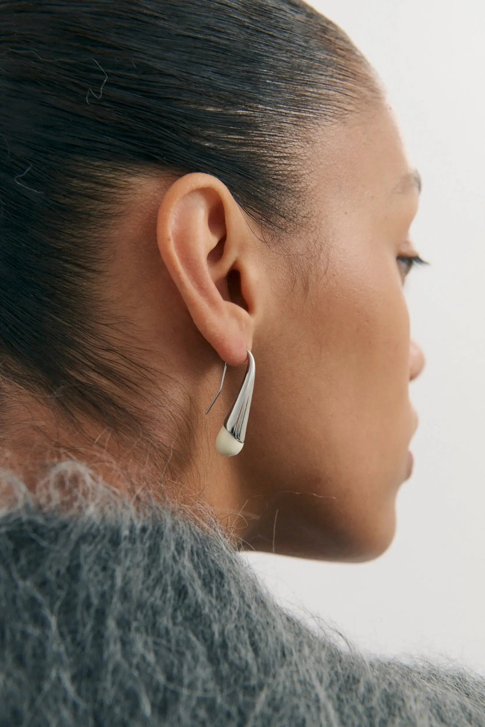 Freja Earring in Gunmetal Anna Rossi