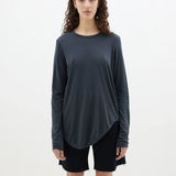 Regular Scoop Hem Long Sleeve T-shirt in Washed Navy