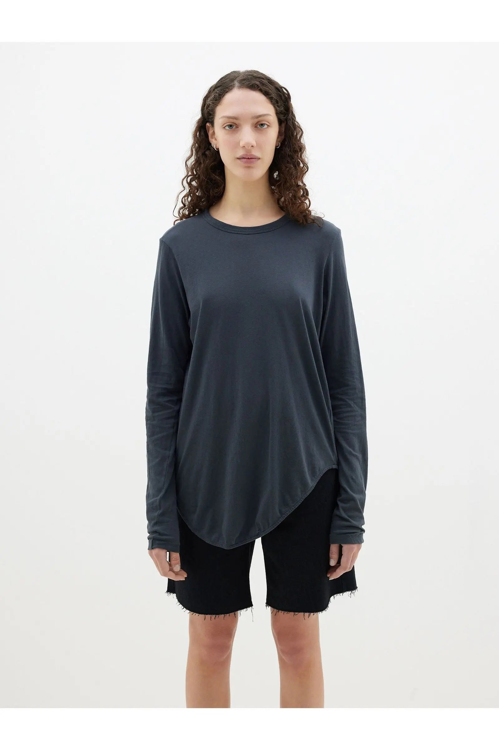 Regular Scoop Hem Long Sleeve T-shirt in Washed Navy