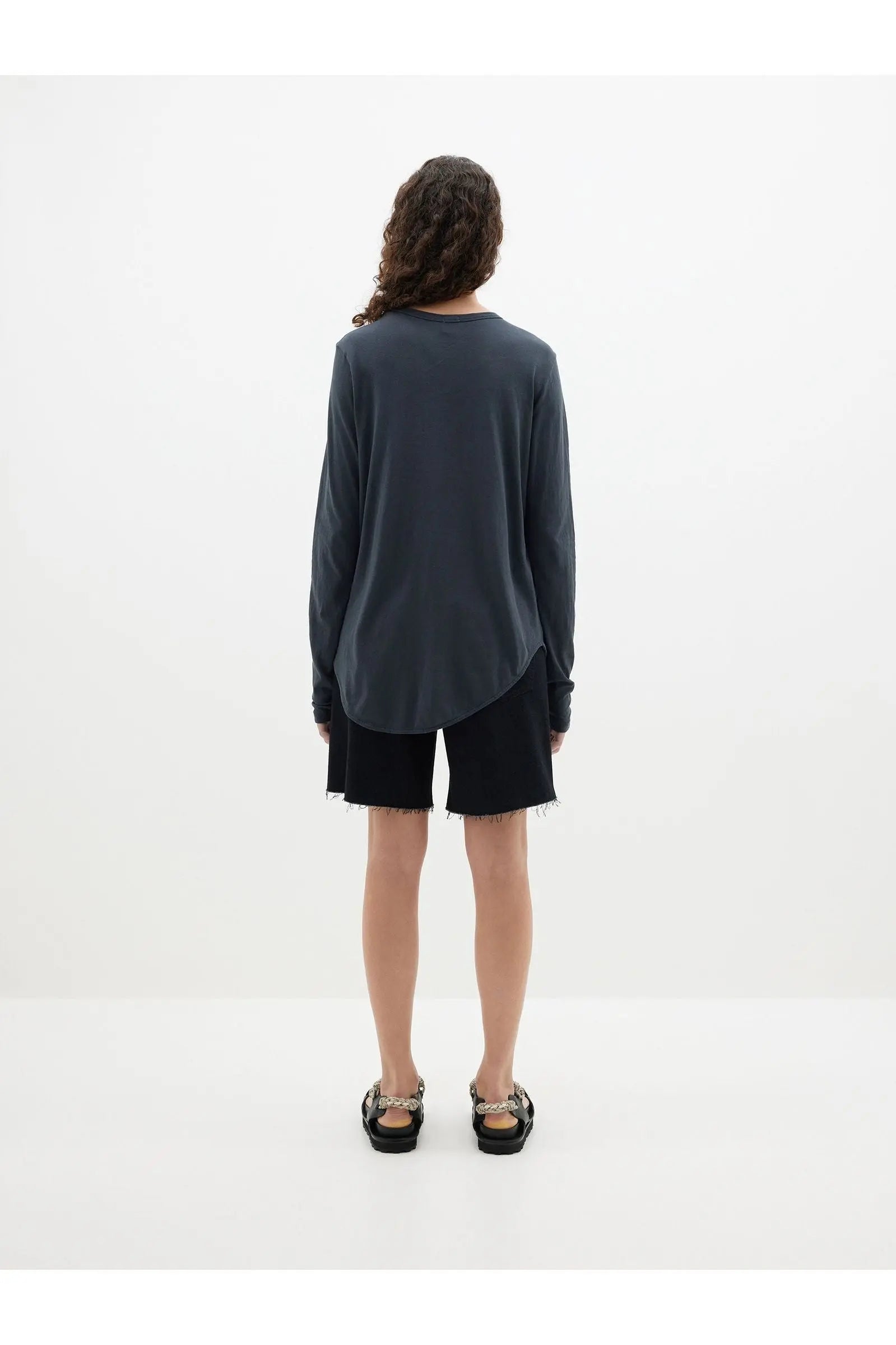 Regular Scoop Hem Long Sleeve T-shirt in Washed Navy