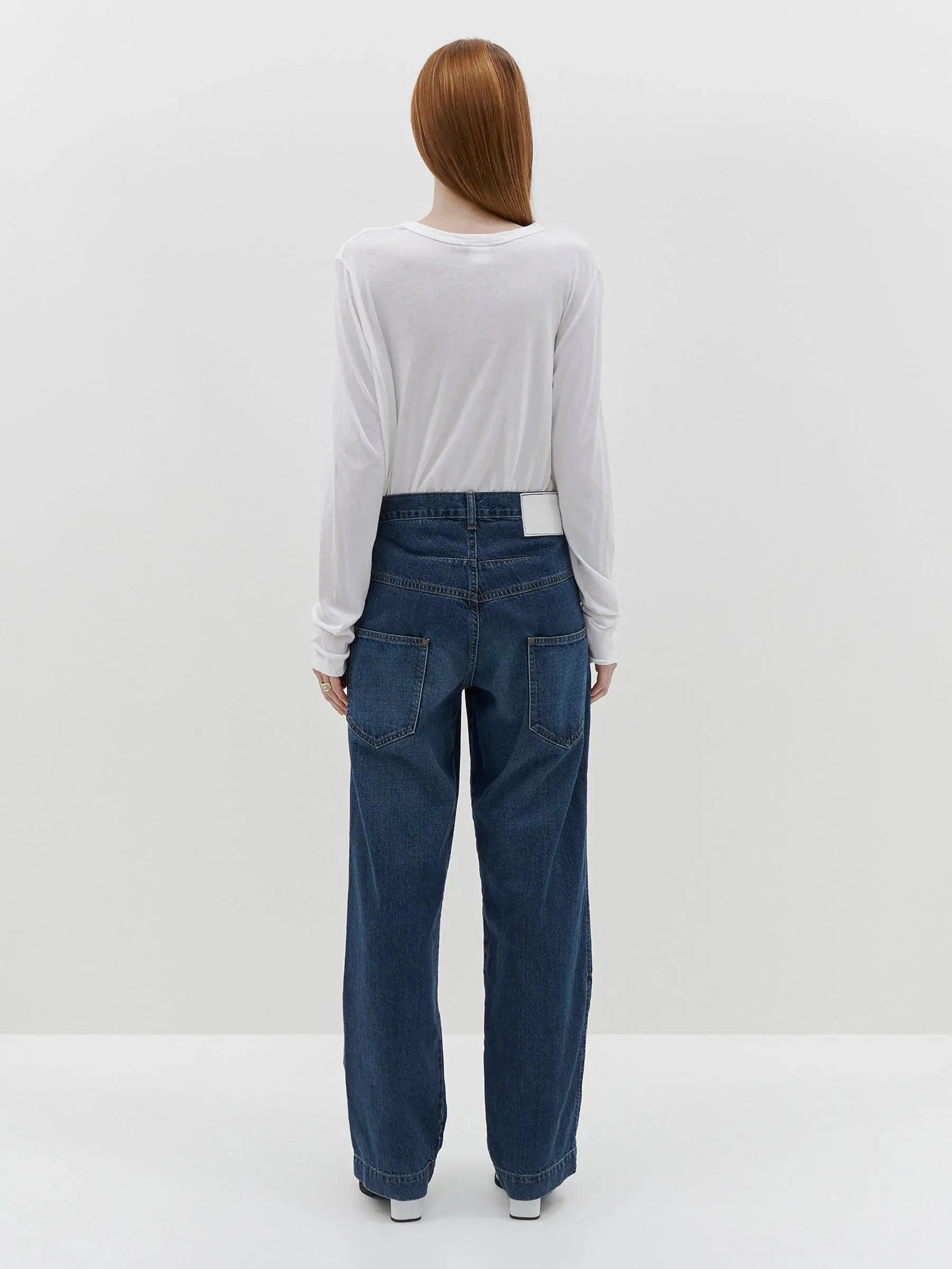 Regular Scoop Hem Long Sleeve T-shirt in White