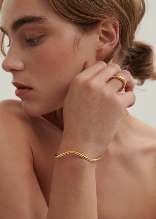 ripple bangle cuff in gold 