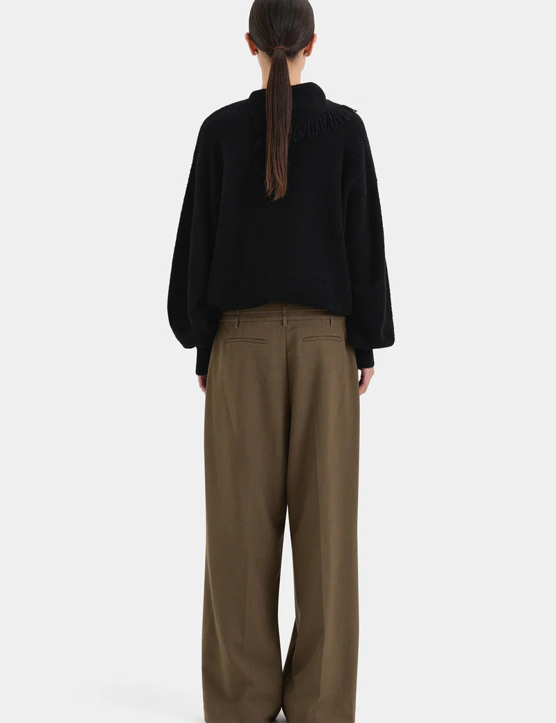 Romana Sweater in Black Sir.