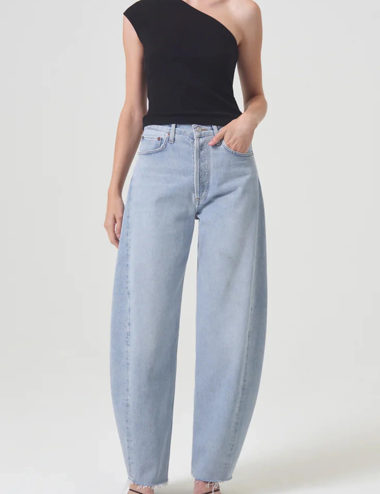 Agolde Barrel leg jean in light blue denim at Clothlifestyle Boutique