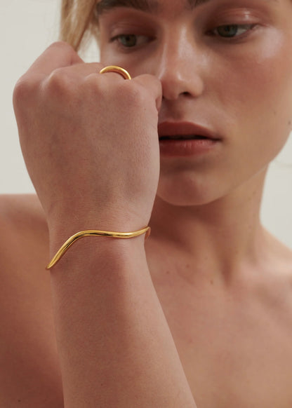 ripple bangle cuff in gold