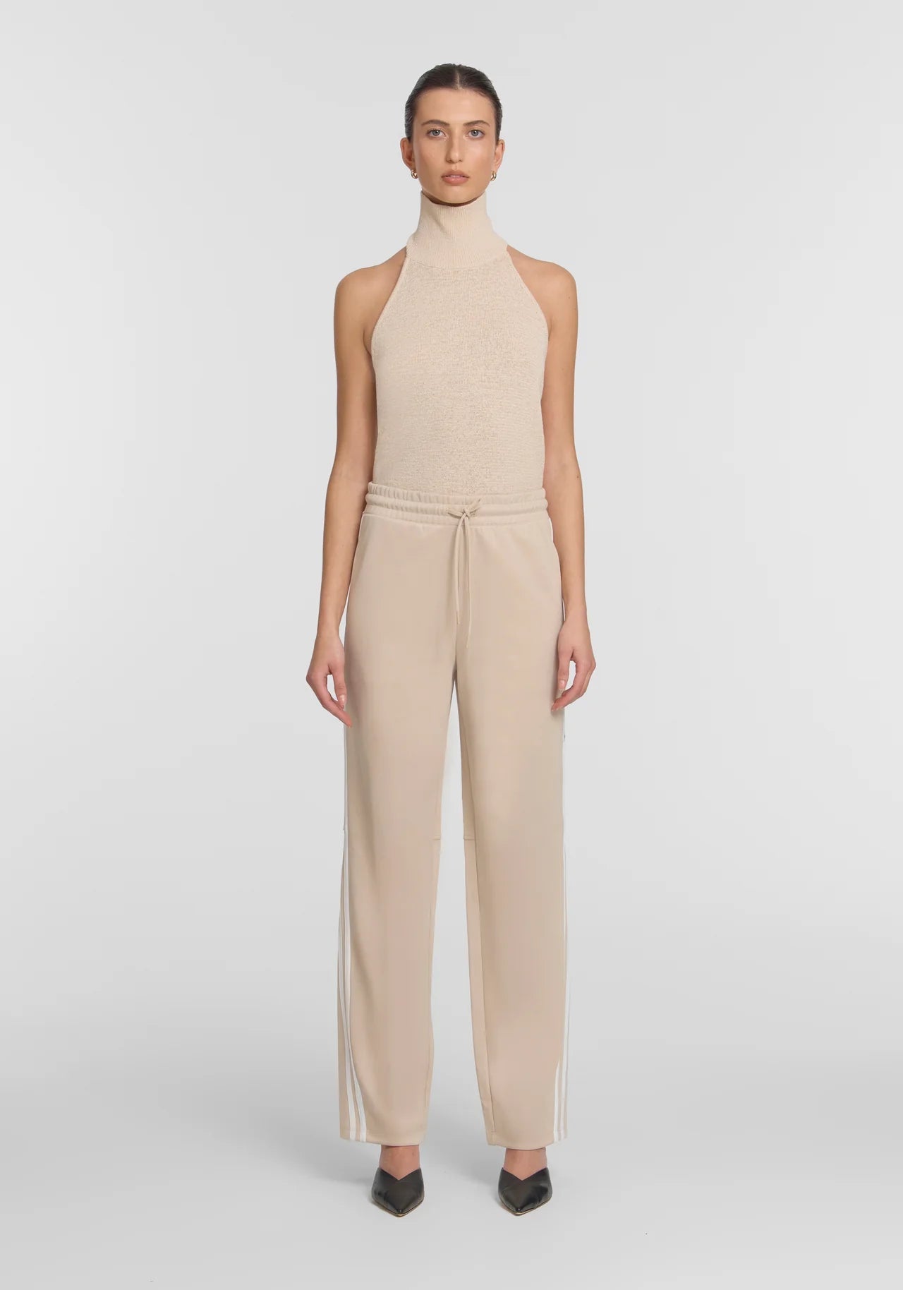Kinetic Pant in Almond Viktoria + Woods