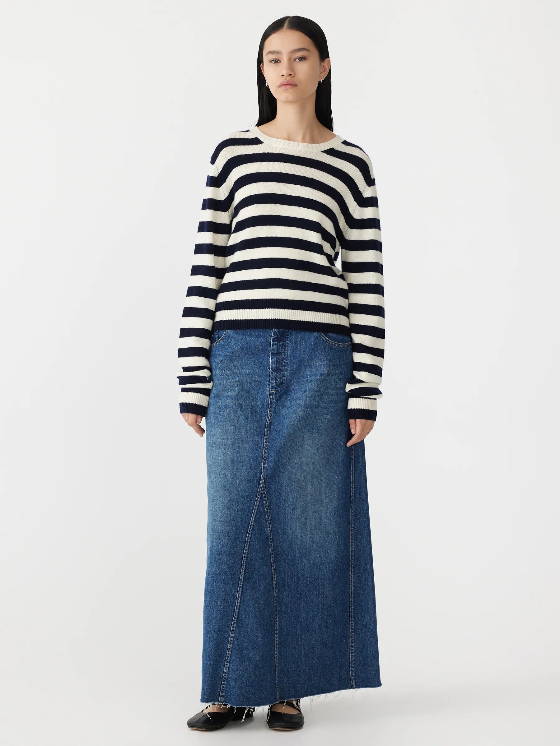 Wool Cashmere Classic Knit in White & Navy