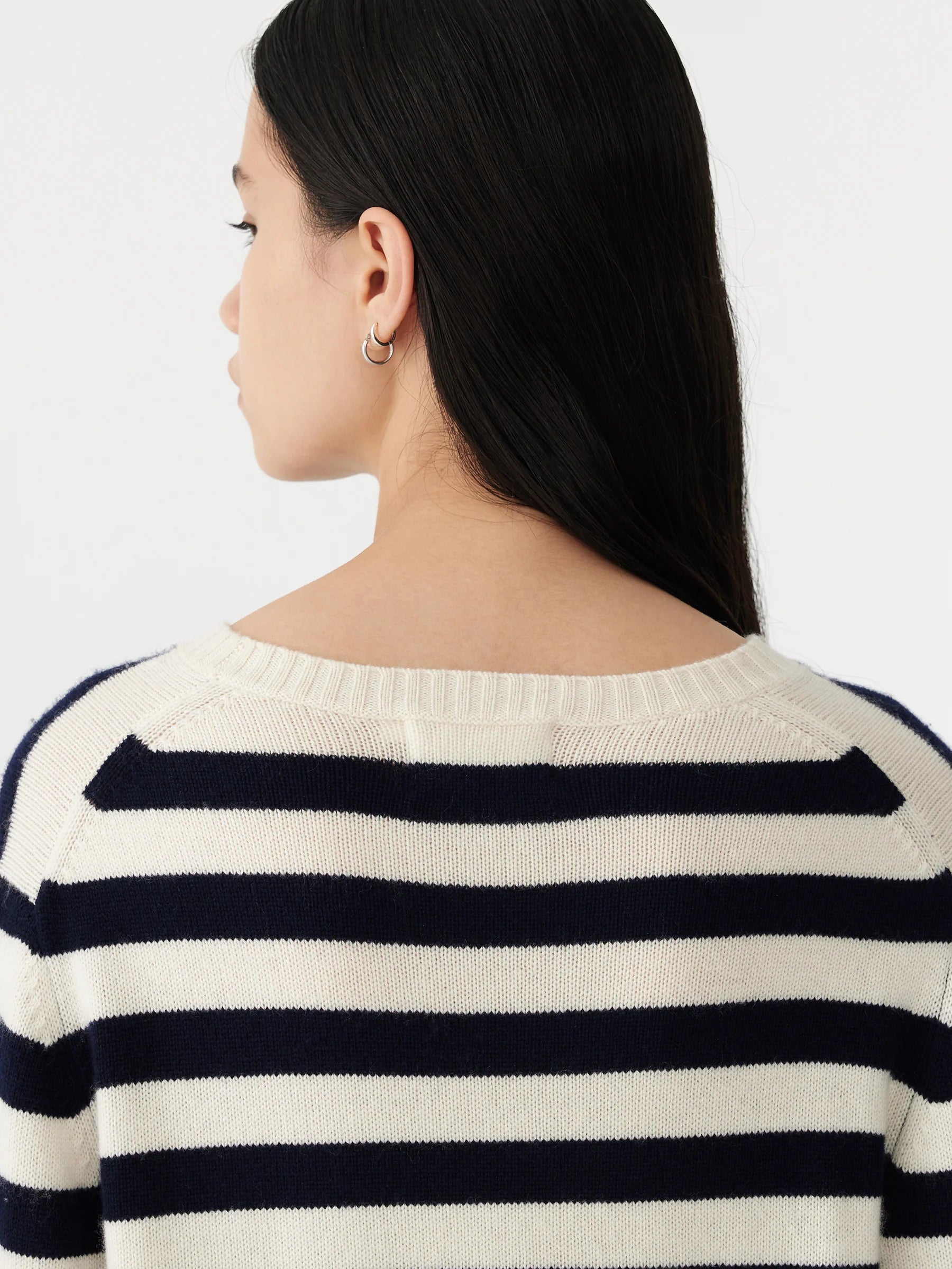 Wool Cashmere Classic Knit in White & Navy