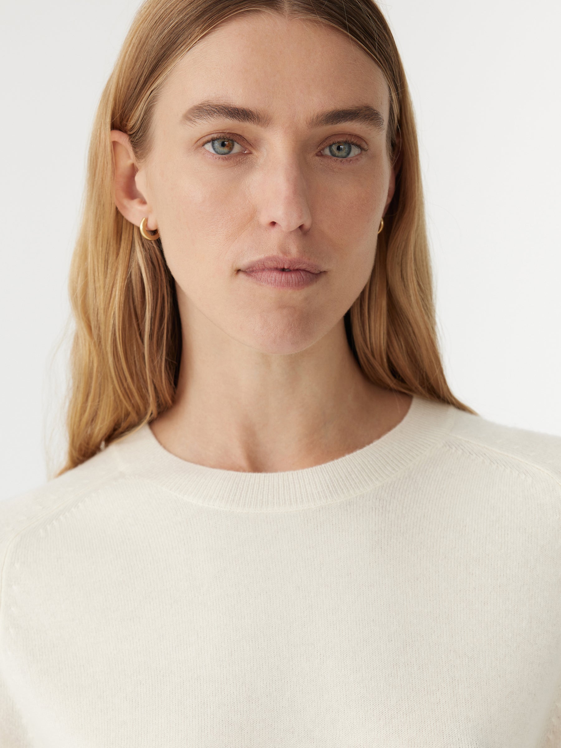 Wool Cashmere T-shirt Knit in White close up