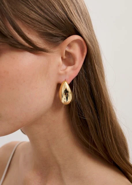 tear drop earring in gold