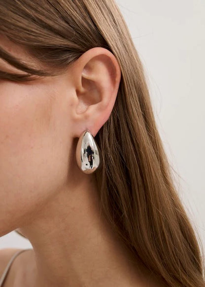 tear drop earring in gun