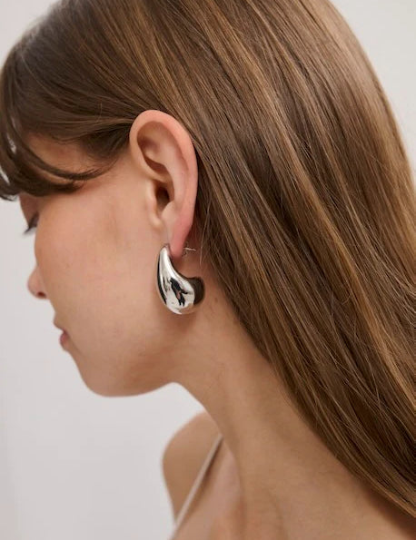 tear drop earring in gun