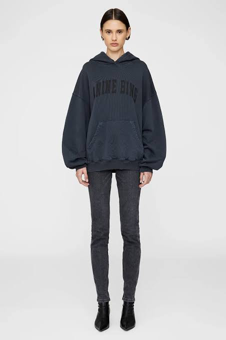 Harvey Sweatshirt in Dark Washed Black