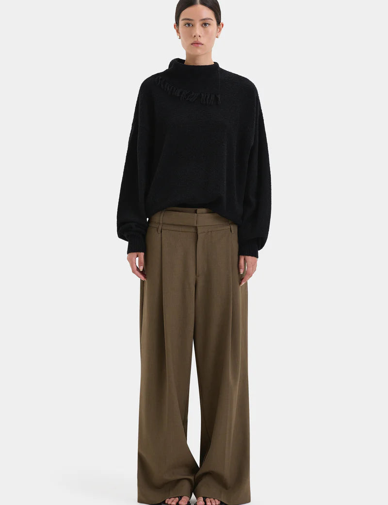 Romana Sweater in Black Sir.