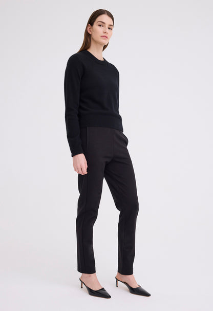 peter sweater in black. 100% cashmere