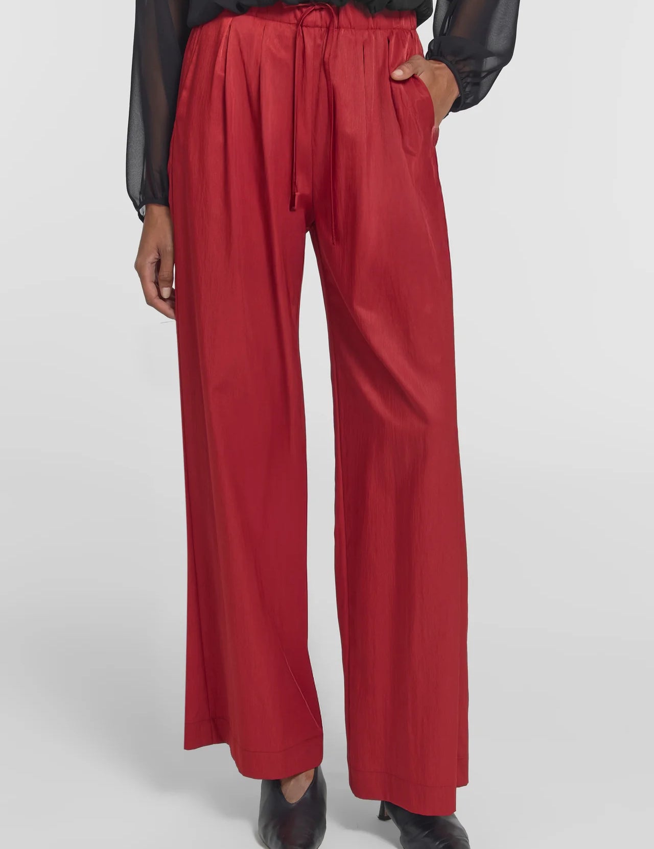 Madden Pant in Red Viktoria + Woods