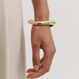 Thin Warped Bangle in Gold Anna Rossi