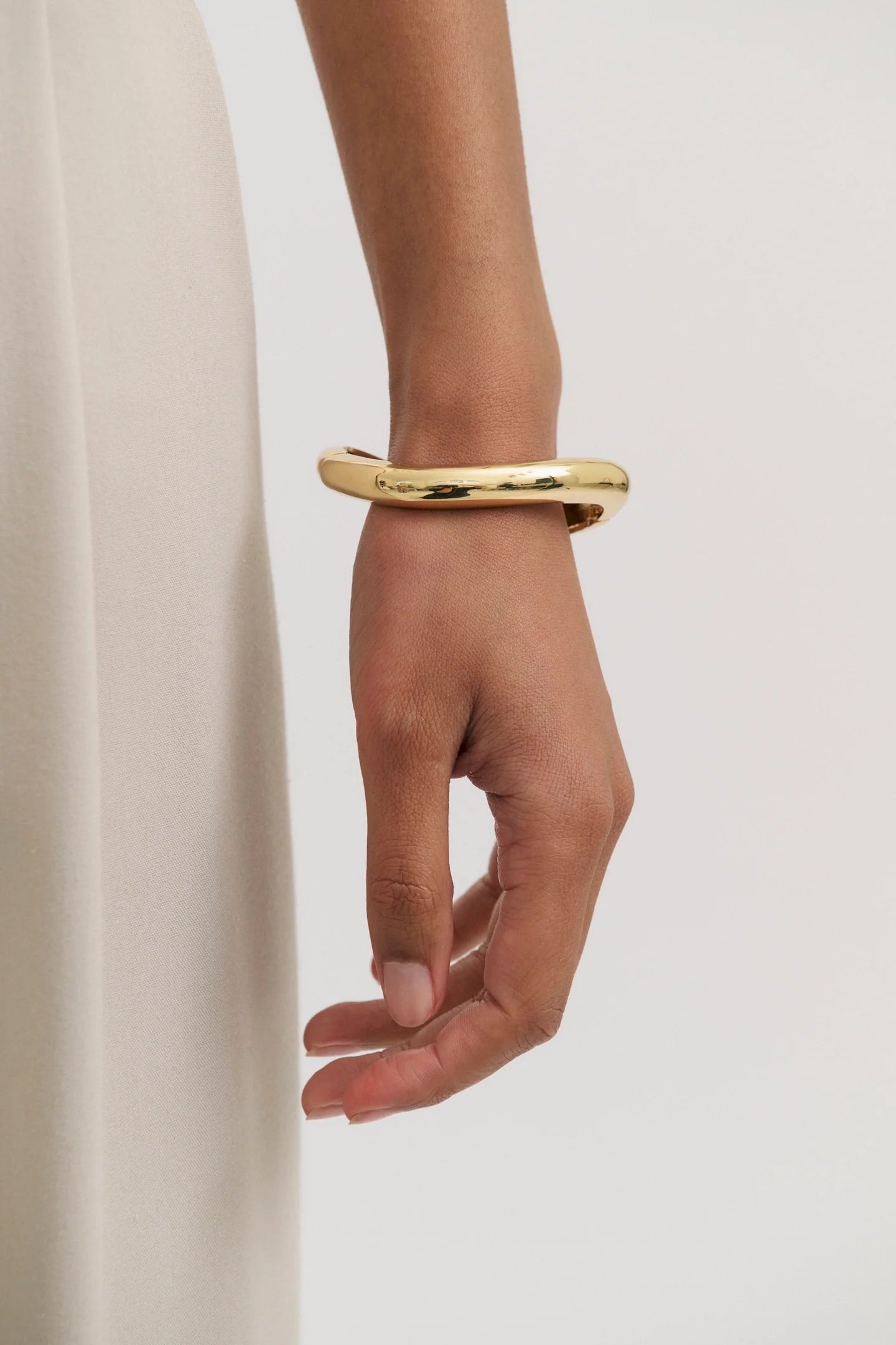 Thin Warped Bangle in Gold Anna Rossi
