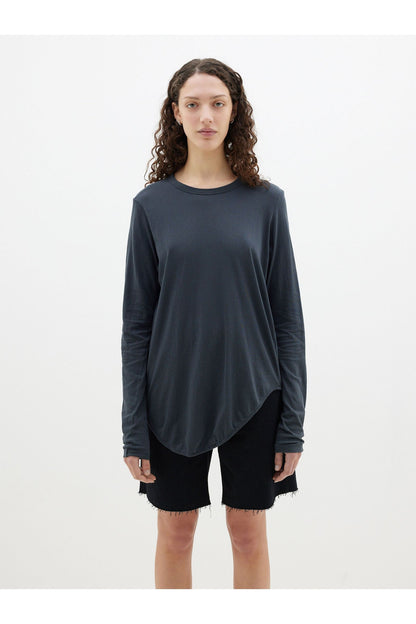 Regular Scoop Hem Long Sleeve T-shirt in Washed Navy by Bassike