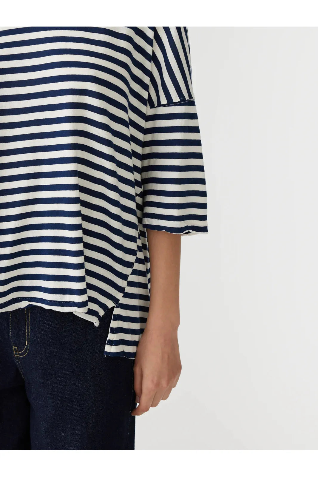 Stripe Side Step Short Sleeve Tshirt in Navy/Undyed