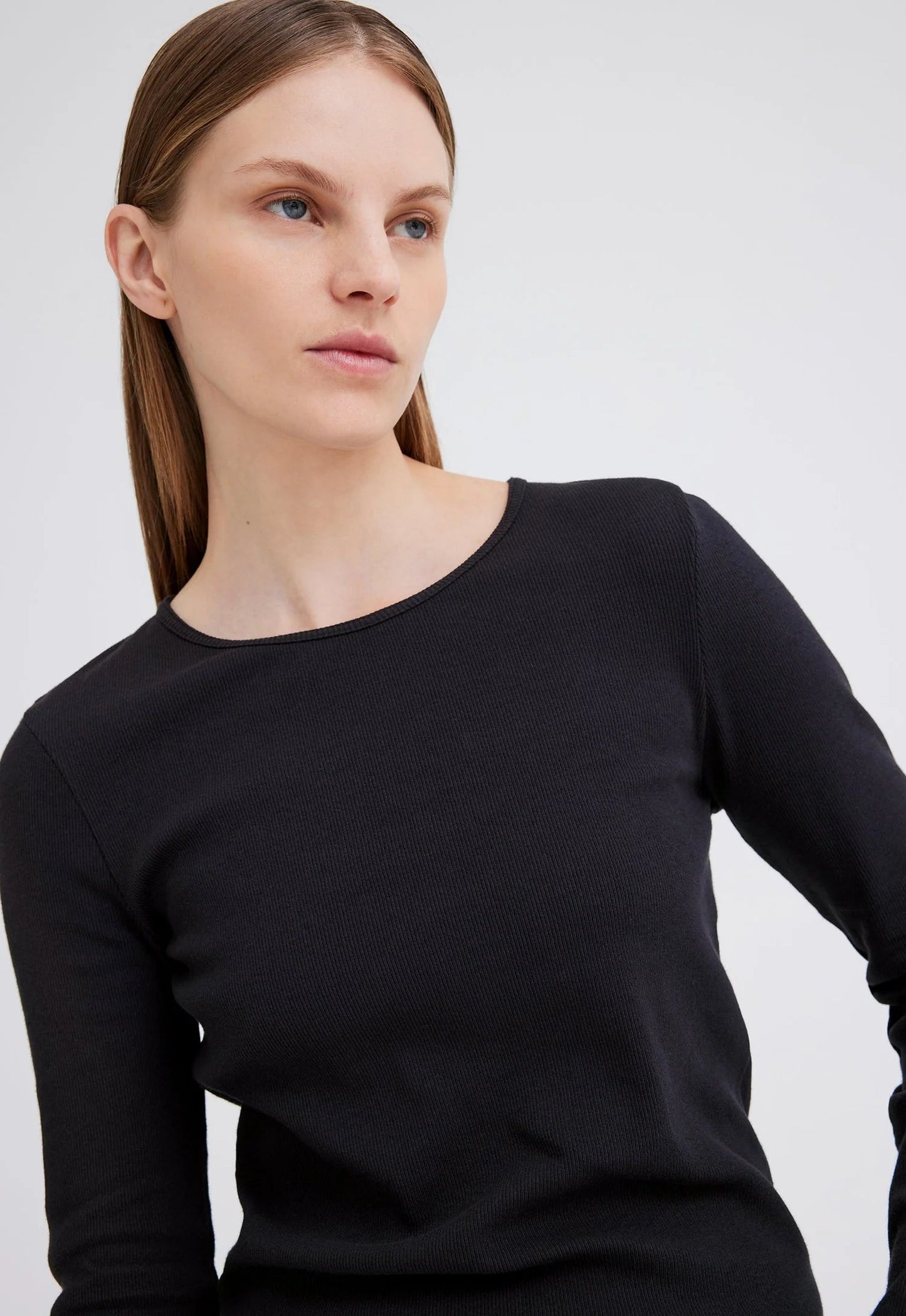 Vere Long Sleeve Tee in Black